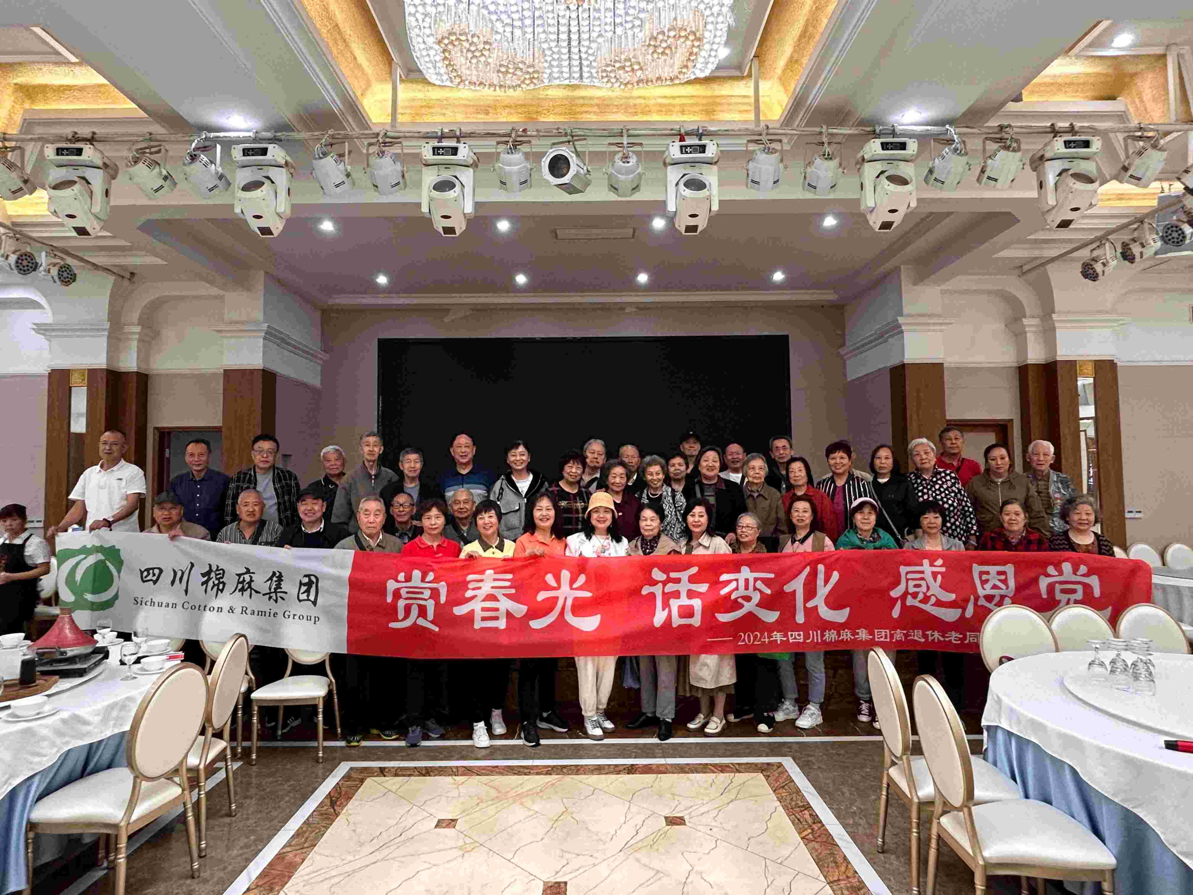 集團公司組織老同志開展“賞春光、話變化、感黨恩”戶外踏青活動